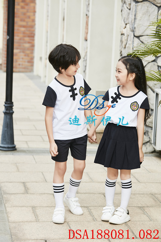 幼兒園服裝每年幾套，有沒(méi)有收費(fèi)標(biāo)準(zhǔn)？